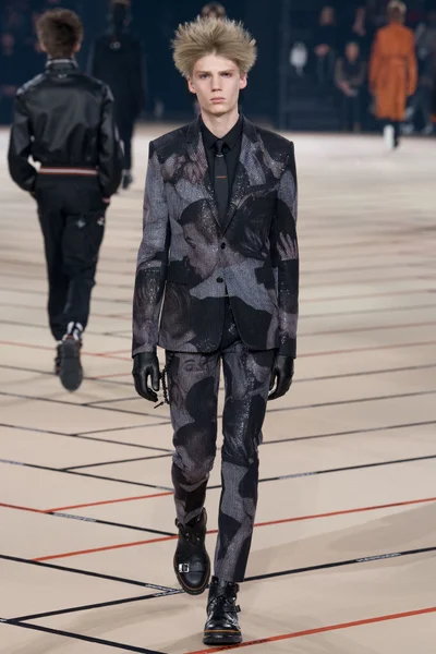 Look 43
